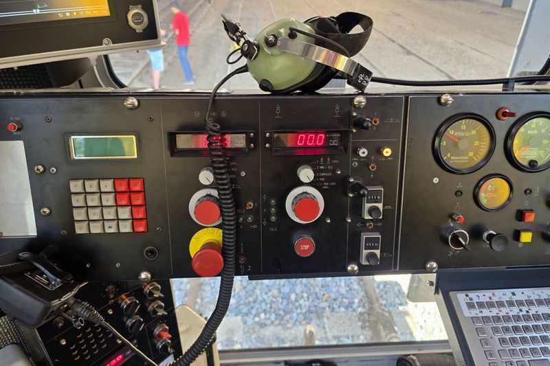 BAM Stopmachine met het fabrieksnummer 1214 en het UIC-nummer 99 84 942 8 702-7.
